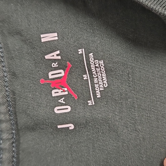 Air Jordan, long sleeve olive green graphic tee Med. Unisex basketball EUC - Picture 4 of 5